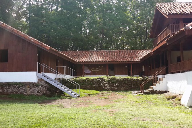 Product La Casona Historic Tour **Univeral Trail (Dreams)