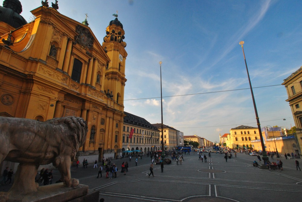 Small Group Munich Night Bike Tour PRD57063 image 1