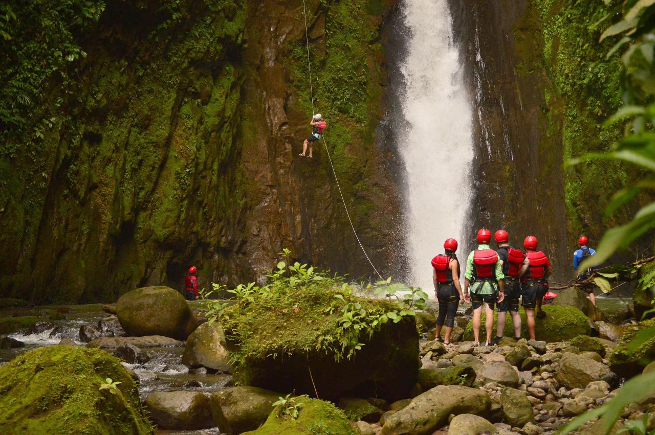 Product Gravity Falls Waterfall Jumping (Arenal)