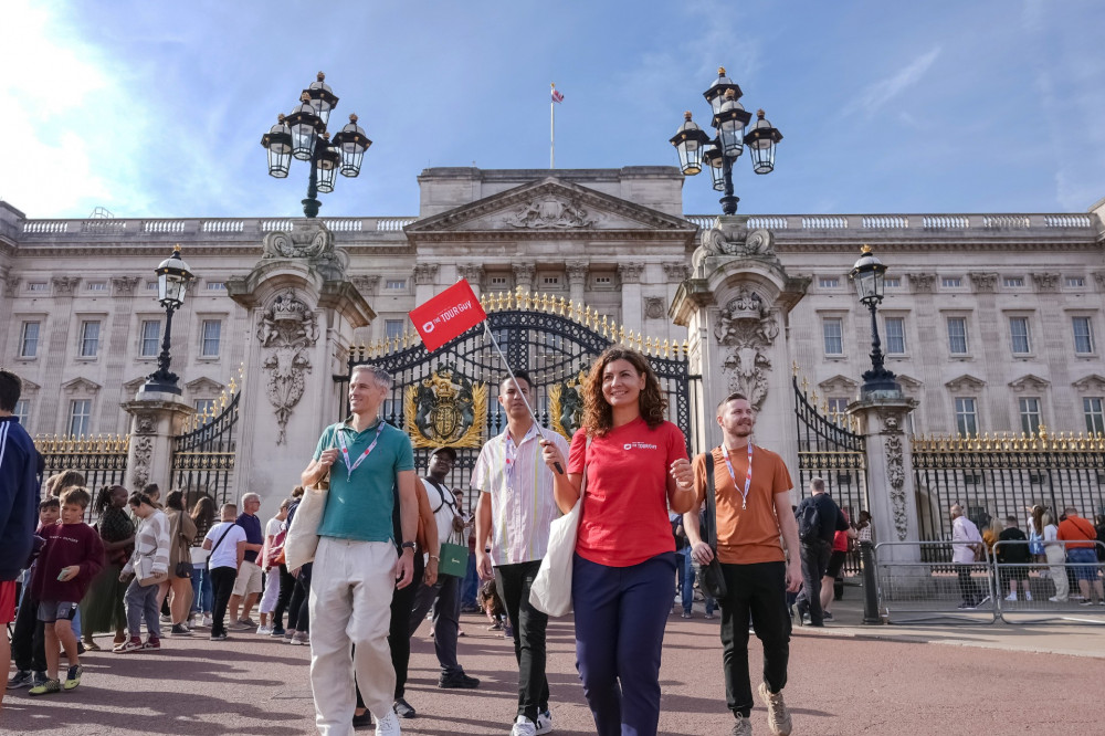 London: Royal Walking Tour and Buckingham Palace Audio Tour PRD86773 image 1