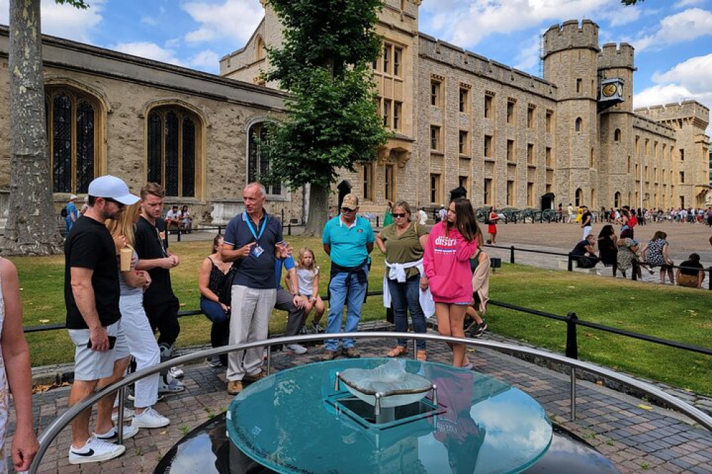 Tower of London Tour with Crown Jewels &amp; Beefeater Meet and Greet PRD92487 image 3