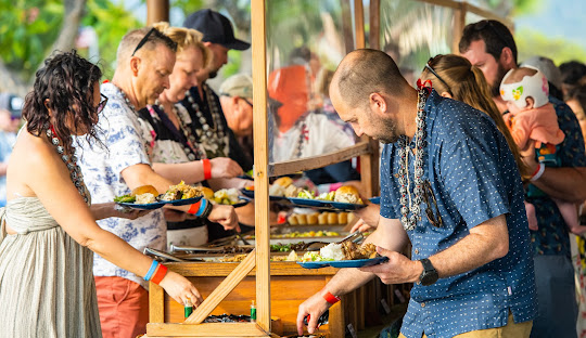 Royal Kona Luau - Standard Seating image 3