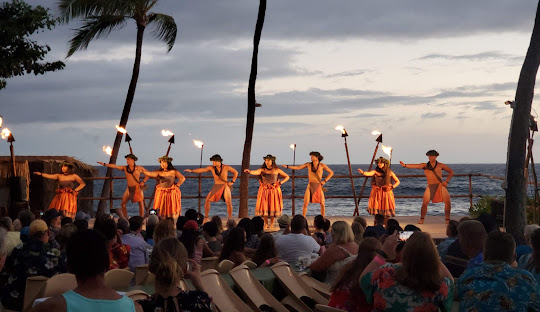 Royal Kona Luau - Standard Seating image 2