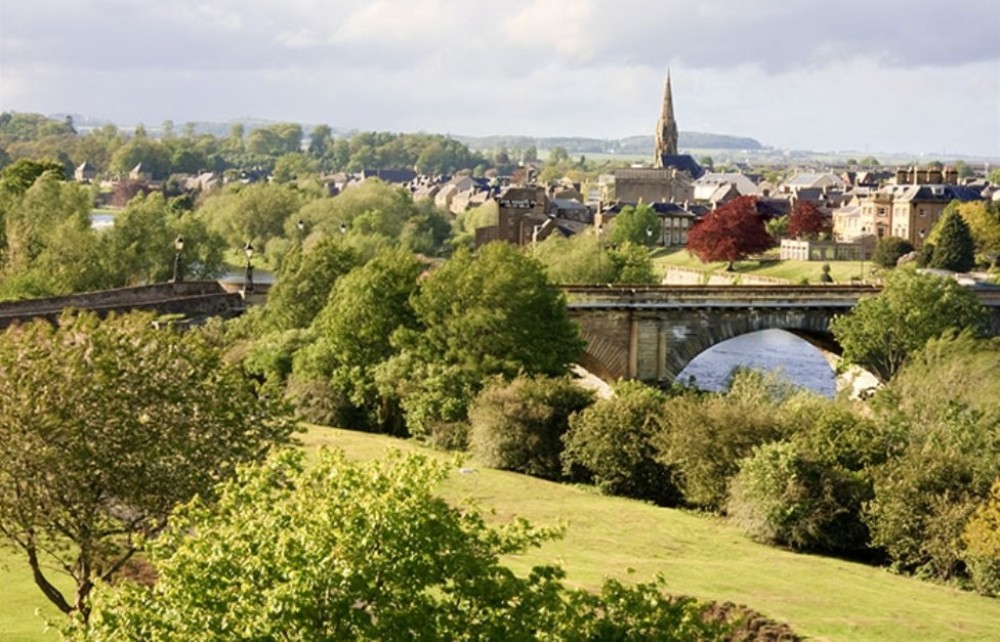 Alnwick Castle, The Northumberland Coast &amp; The Borders from Edinburgh PRD37298 image 1