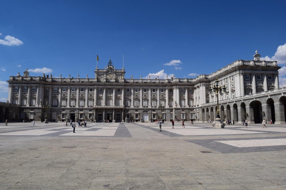 Skip The Line Guided Tour of The Royal Palace PRD38224 image 3